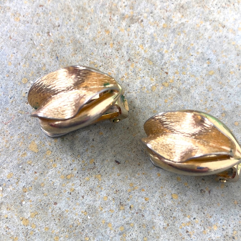 Marvella signed vintage Gold Leaf Clip-On Earrings